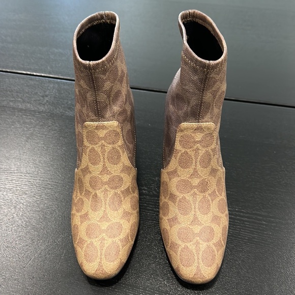 Coach Margot Signature Monogram Coated Canvas Boots - 7.5 - Picture 2 of 8
